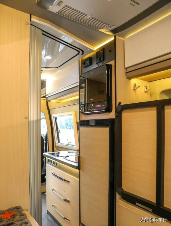 景宴-棲599 B型房車，靈活車身，舒適性可與C型車相比