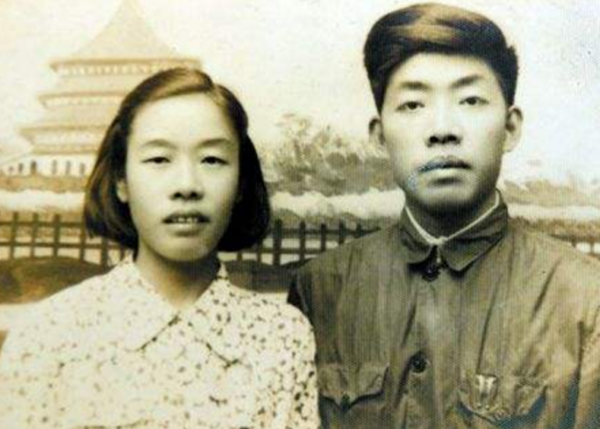 渣滓洞唯一倖存女志士，掃射未死跳入男廁尿槽中逃生，後來如何？