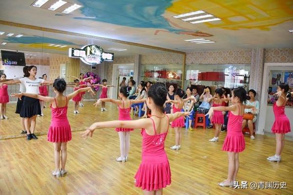 2019年廣東36歲“七子寶媽”走紅，被罰百萬後，直言：狀態好還生