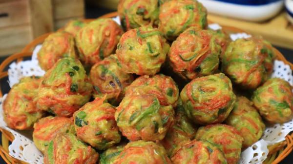 炸蘿蔔丸子,到底用麵粉還是澱粉?告訴你正確做法,個個酥脆可口 炸蘿蔔丸子,到底用麵粉還是澱粉?告訴你正確做法,個個酥脆可口