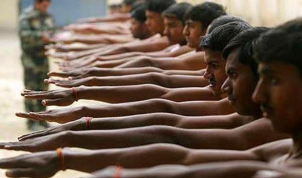 印度徵兵現場熙熙攘攘，為何印度人都上趕著當兵？當兵究竟有多好