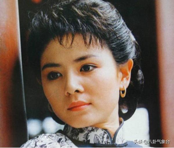 奚美娟：39歲高齡產子，沒出月子被離婚，她的犧牲遠比我們想得多