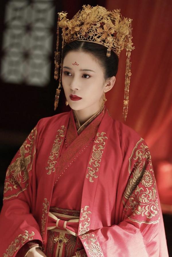 楊紫與歡瑞解約，5位“小花”齊爭“一姐”位置，誰更有勝算？