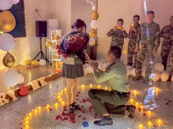 軍營求婚超浪漫！祝福上尉吳斌超和教師徐薇