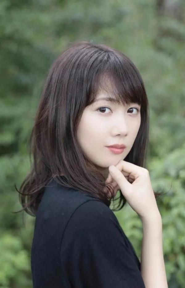 永島聖羅，出身豪門顏值才藝頗高的她為何連白石麻衣都帶不紅？