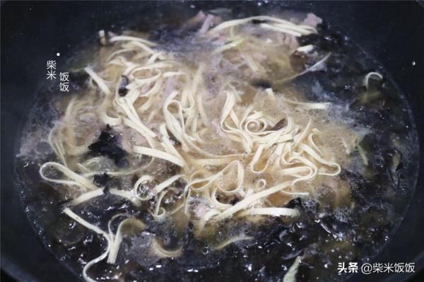 冬天，我家最喜歡喝這湯，食材做法都簡單，一碗下肚渾身暖和