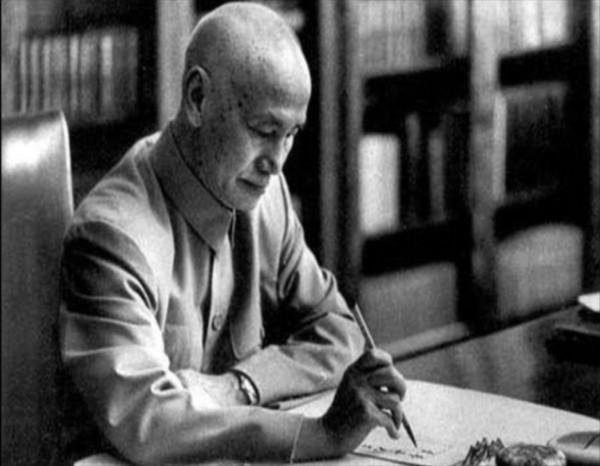 15歲男孩到延安後，朱德等人都來看望，周恩來：你可知父親是誰？