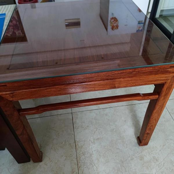 老爸老媽偷偷買了一張八仙桌