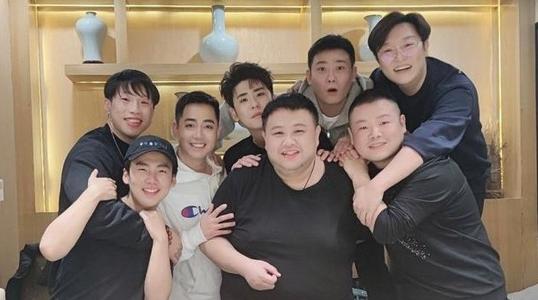 跟岳雲鵬同時來德雲社，老郭卻怎麼也捧不紅，孔雲龍的經歷太豐富