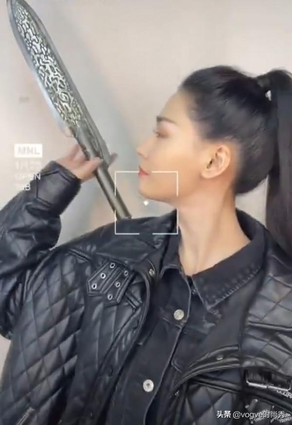 《雪中悍刀行》：“韓貂寺”帥氣亮相釋出會，“青鳥”大方秀兵器