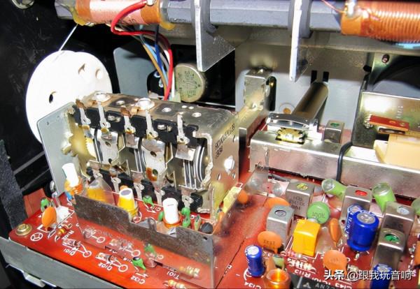 80年代 日本松下推出了一款漂亮的RS-4360行動式收錄機