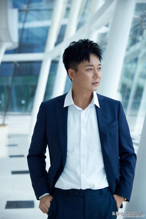 穿西裝好看的中年男星,只服這10位,大叔們帥起來真沒小鮮肉啥事 穿西裝好看的中年男星,只服這10位,大叔們帥起來真沒小鮮肉啥事