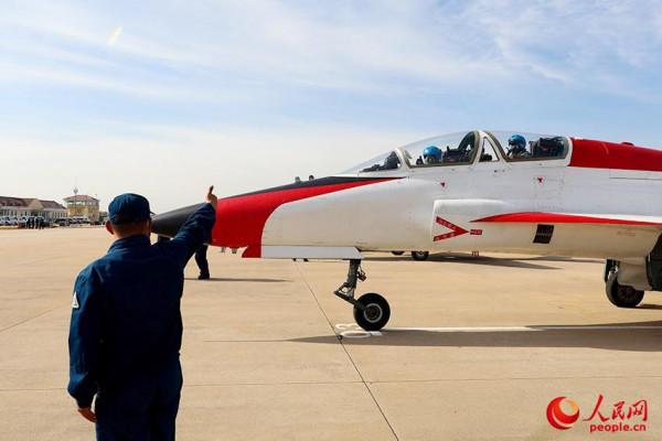 海軍航空大學某團新期班學員圓滿完成首次飛行 海軍航空大學某團新期班學員圓滿完成首次飛行