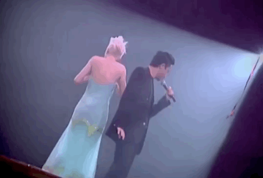 誰是摯愛誰是摯友？看她在生命中的最後一場演唱會唱了誰的歌？