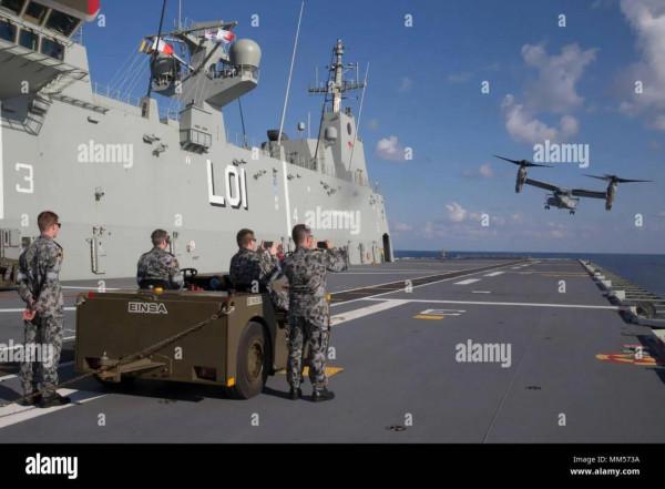 “堪培拉”級兩棲攻擊艦圖集（118圖）