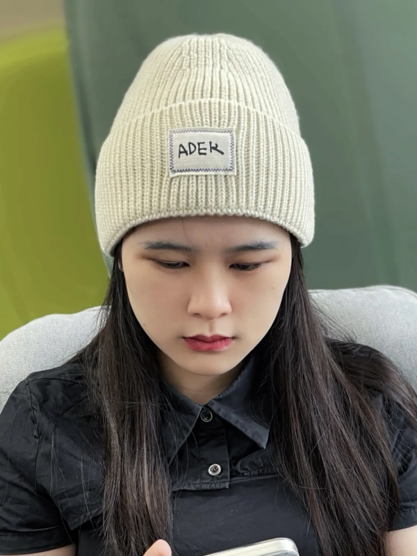 跟著宋祖兒買帽子後，頭都小了一圈……