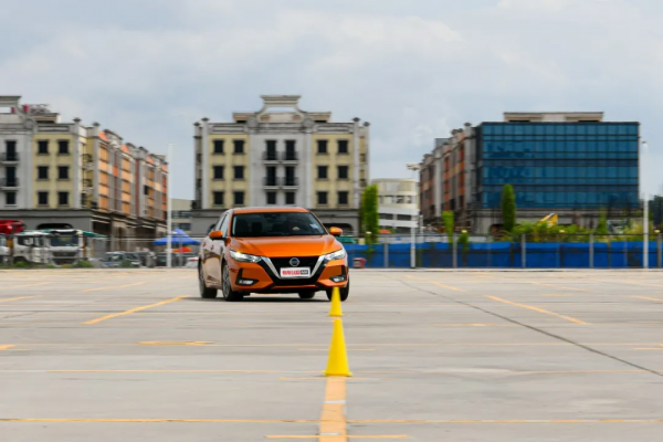 「實測」中、日、德家轎效能大比拼,這臺10萬級選手hold住全場 「實測」中、日、德家轎效能大比拼,這臺10萬級選手hold住全場