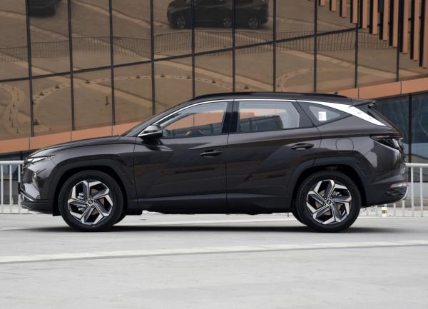 第五代途勝L,除了燈光漂亮,動力也拔尖,跑山路不飄 第五代途勝L,除了燈光漂亮,動力也拔尖,跑山路不飄