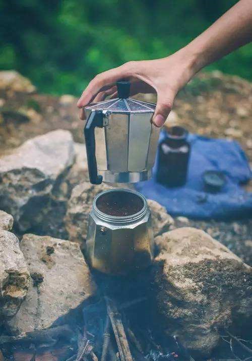 露營咖啡的咖位之爭，掛耳、法壓壺、摩卡壺誰才是露營中的王者？