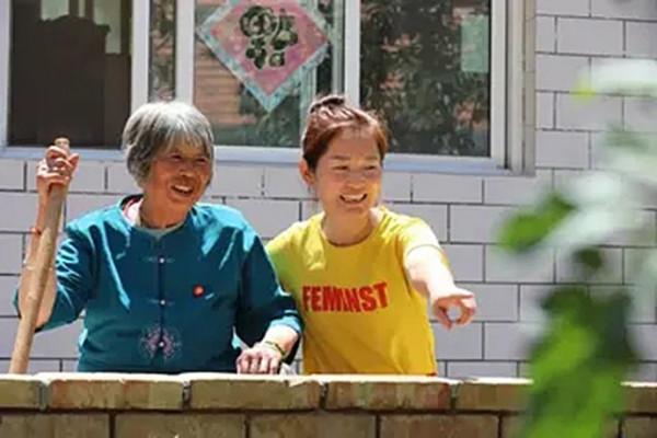 丈夫因川藏救援犧牲,軍嫂照顧公婆12年:兒子考上國防科技大學 丈夫因川藏救援犧牲,軍嫂照顧公婆12年:兒子考上國防科技大學