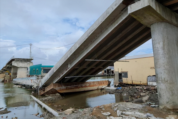 一聲巨響！斥資540億的大橋轟然倒塌，越南人：中國建橋術不行