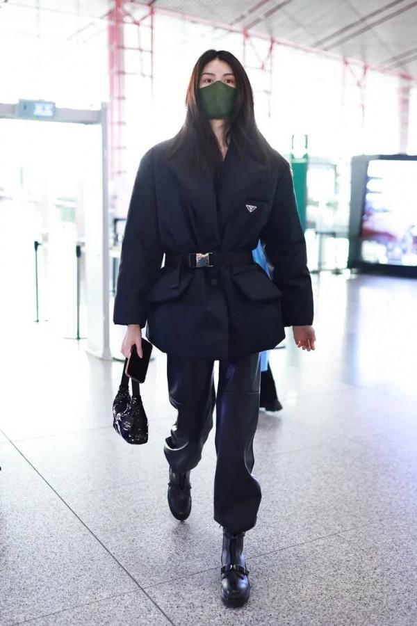 羽絨服穿出螞蟻腰，熱巴的腰圍和你的頭圍撞號了？