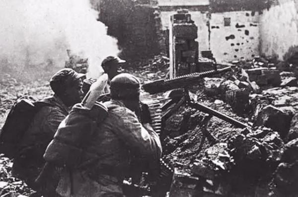 蘭封失守，薛嶽要求槍決桂永清，一看他的老丈人，只好將師長槍斃