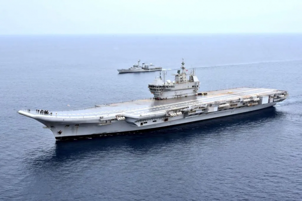 美國B-2隱身轟炸機駕駛艙裡出現“女式內衣”?丨圖說軍事 美國B-2隱身轟炸機駕駛艙裡出現“女式內衣”?丨圖說軍事