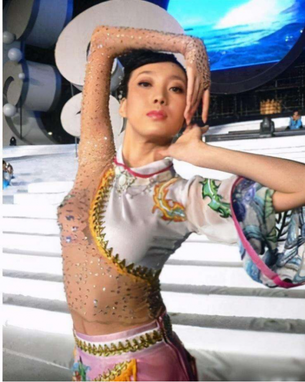 輪椅舞者劉巖：在奧運彩排中摔傷，張藝謀愧疚一生，如今怎樣了