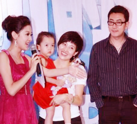 魯健牽手鄭天亮：同一屋簷下分居背後的辛酸與溫情