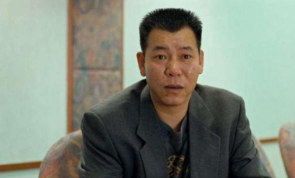 李兆基：黑幫出身，名震香港，為何卻連父親的靈堂都進不去？