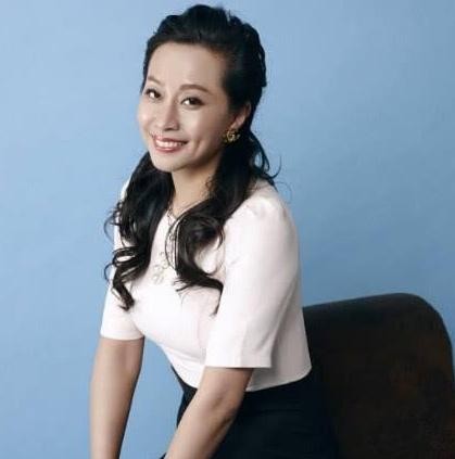 “黑妹”戚慧：5次上春晚，一婚丈夫病故退圈，如今二婚收穫幸福