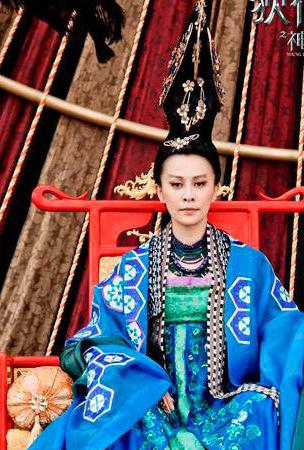 明星古裝尷尬史：頭頂風扇、餃子都算好的，有些太誇張真忍不了