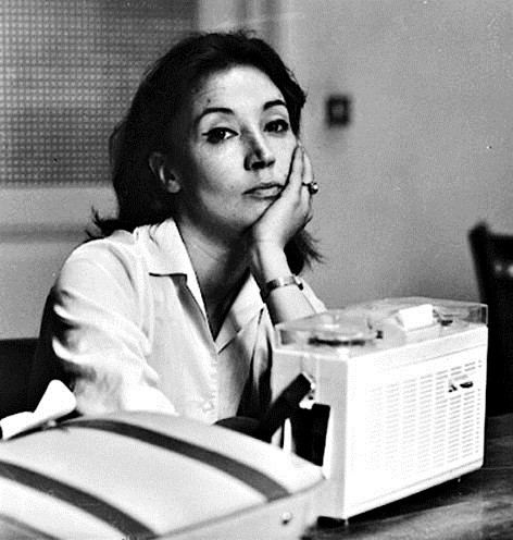 80年記者問鄧小平：天安門毛主席像是否永遠保留？鄧小平如何作答