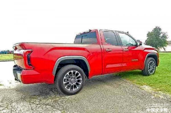 配備12.3英寸大螢幕 全新豐田坦途實車曝光