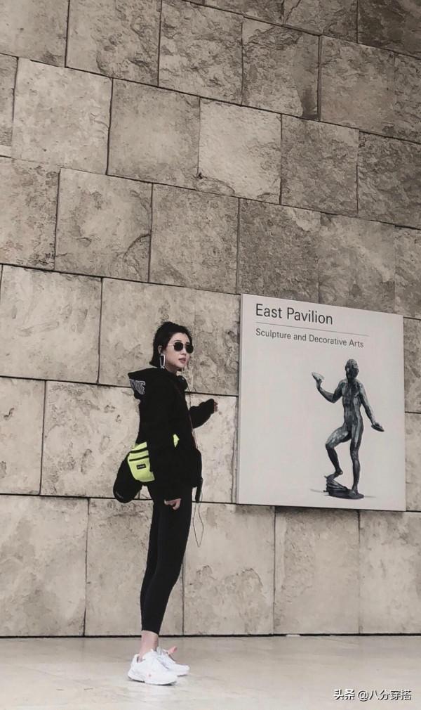 殷桃真是優雅到骨子裡了,穿V領禮服華麗高貴,扎丸子頭更顯俏皮 殷桃真是優雅到骨子裡了,穿V領禮服華麗高貴,扎丸子頭更顯俏皮