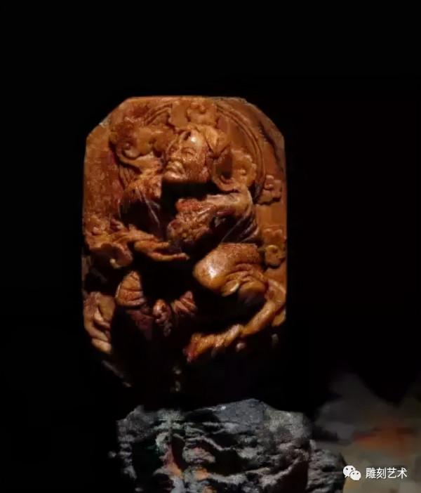 桃子誰都吃過,可是如此勁爆的桃核雕刻誰見過? 桃子誰都吃過,可是如此勁爆的桃核雕刻誰見過?