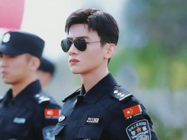 2021年演藝圈的勞模：任嘉倫白鹿齊上榜，冠軍連播6部劇仍不火