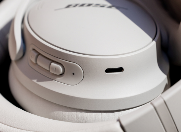 白色世界:從噪聲到視覺 Bose QC耳機體驗 白色世界:從噪聲到視覺 Bose QC耳機體驗