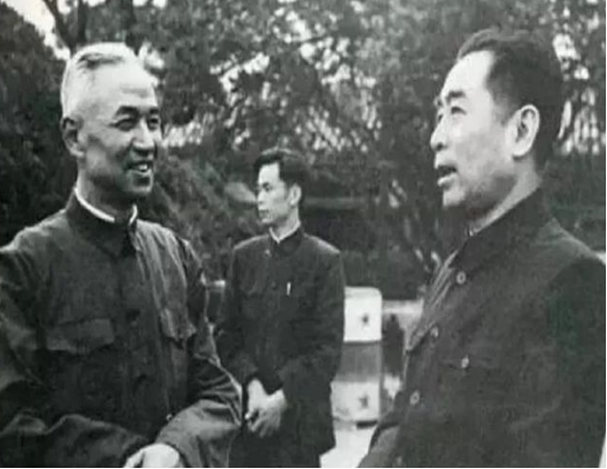 1971年，一件國寶在外賓宴會上離奇失蹤，周總理處理得非常高明