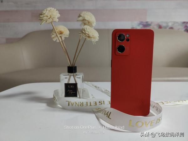 小姐姐的自拍利器，OPPOreno7新年版全方位解析