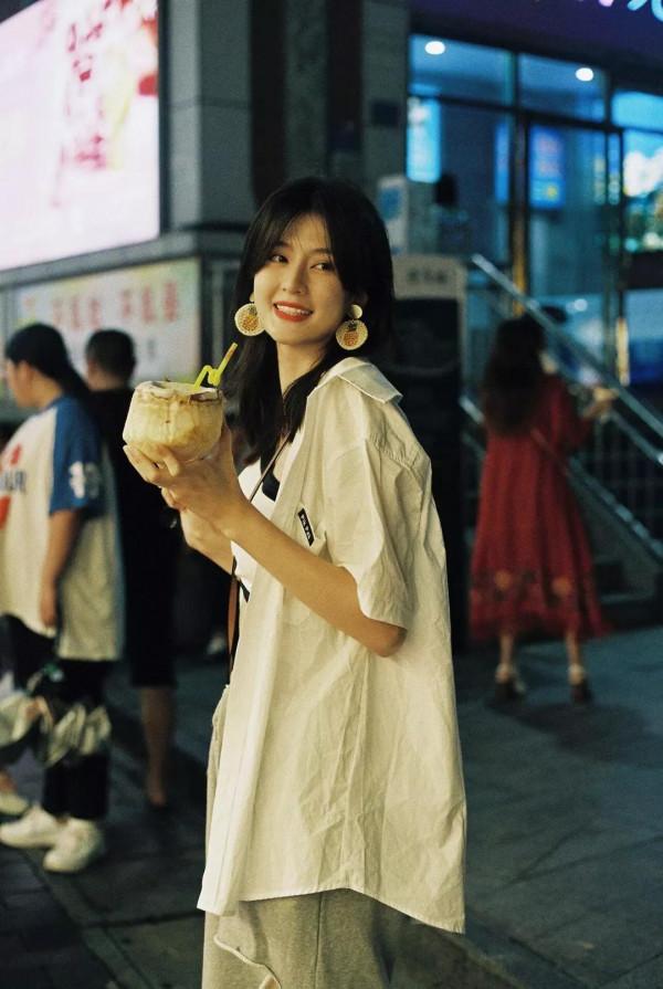 有人說她不是女的? 有人說她不是女的?