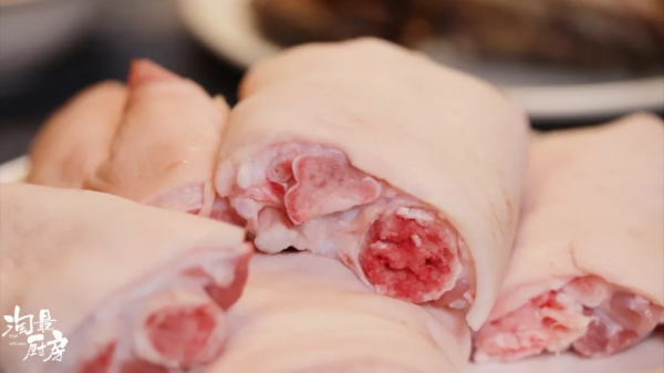 冬食豬蹄賽熊掌!這道鮮美的豪華版紅燒豬蹄,只需三步… 冬食豬蹄賽熊掌!這道鮮美的豪華版紅燒豬蹄,只需三步…