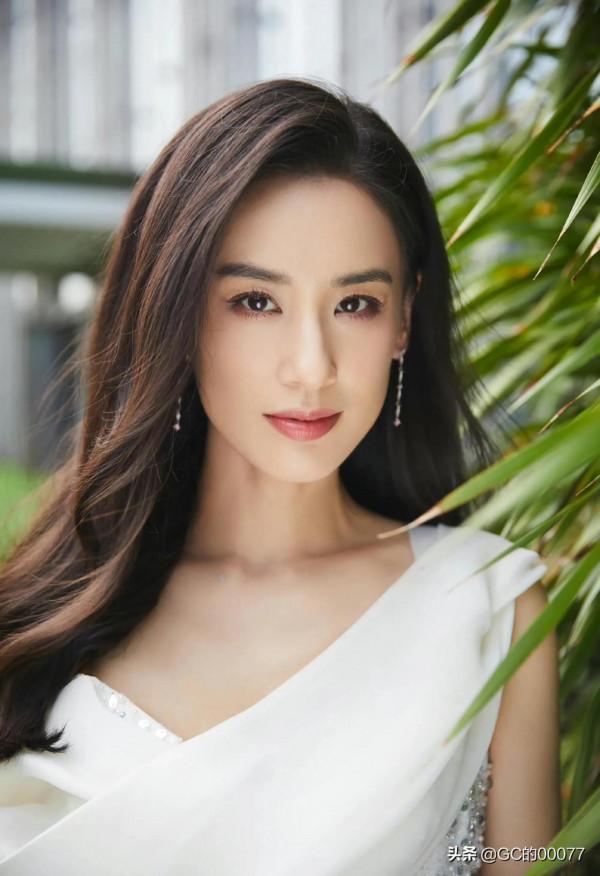 明星圖片黃聖依