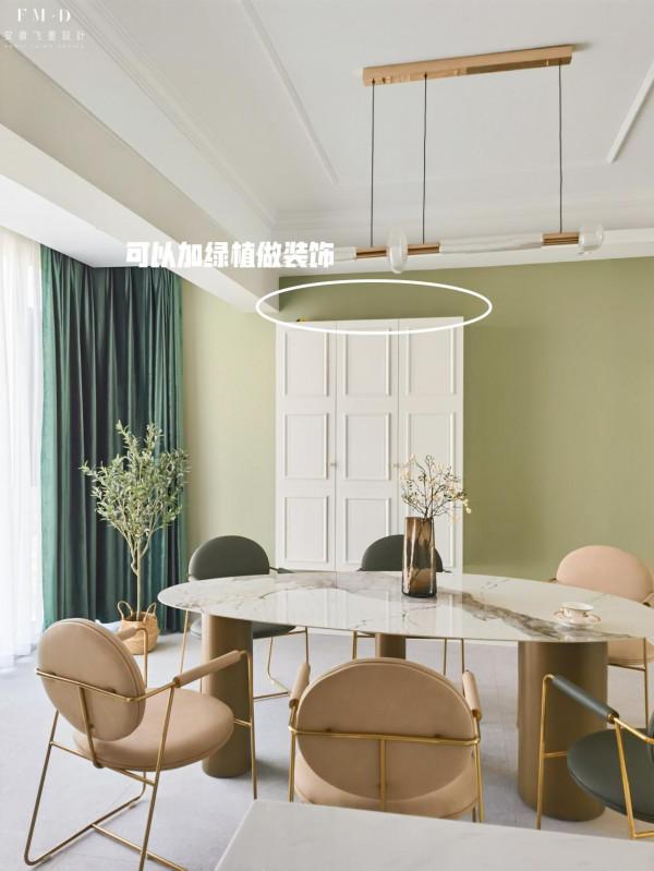 若是再裝餐邊櫃，一定要上不到頂，下不著地，“不接地氣”更好用