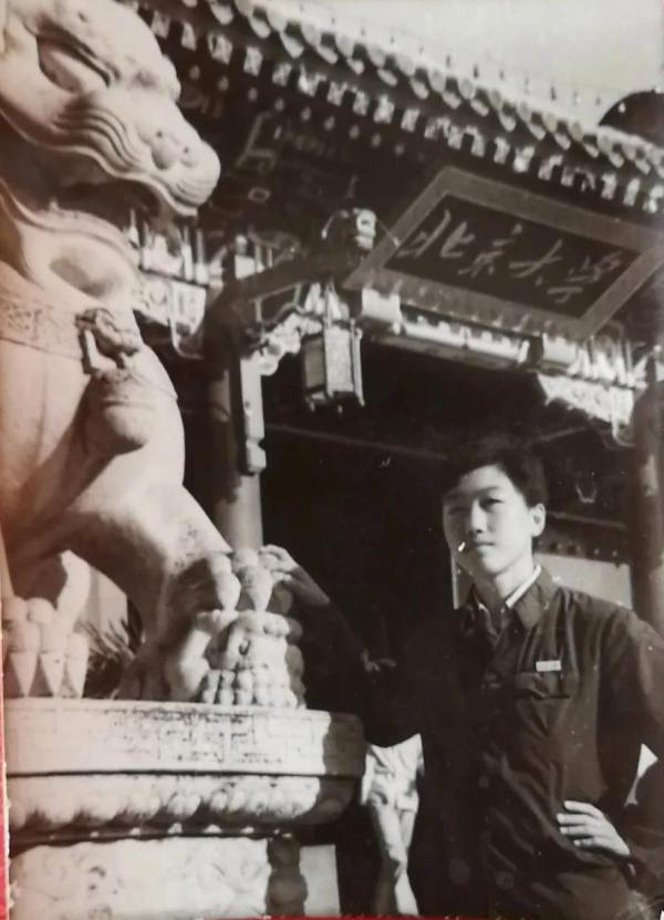 &OpenCurlyDoubleQuote;小平您好&rdquo;四字橫幅的前後故事：橫幅用的是床單，筆用的是抹布