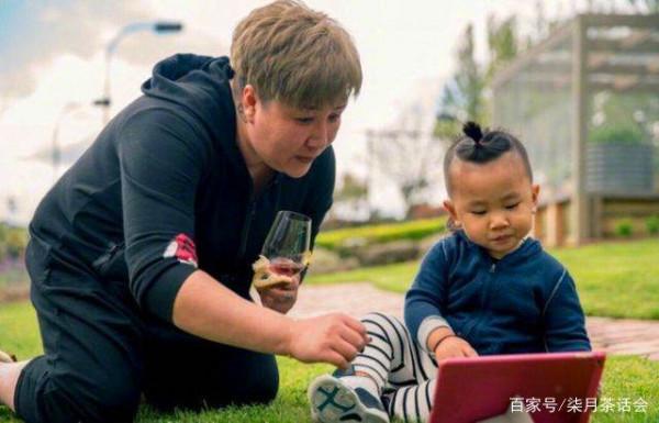 王惠生日德雲社全員出動，郭麒麟現身生日宴，6歲弟弟罕見出鏡