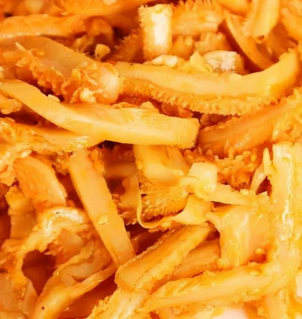 香辣牛肚,麻辣Q彈,連筋帶肉,都是濃濃的香辣味,越嚼越帶勁 香辣牛肚,麻辣Q彈,連筋帶肉,都是濃濃的香辣味,越嚼越帶勁