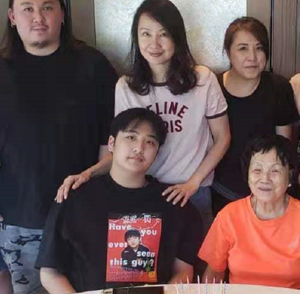 《爸爸去哪兒》小朋友近照曝光!石頭身高超一米八,費曼快胖成球 《爸爸去哪兒》小朋友近照曝光!石頭身高超一米八,費曼快胖成球