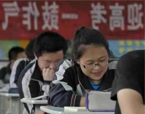 “雙減”落地，官方統計7成家長焦慮緩解，公辦學校的機會來了？